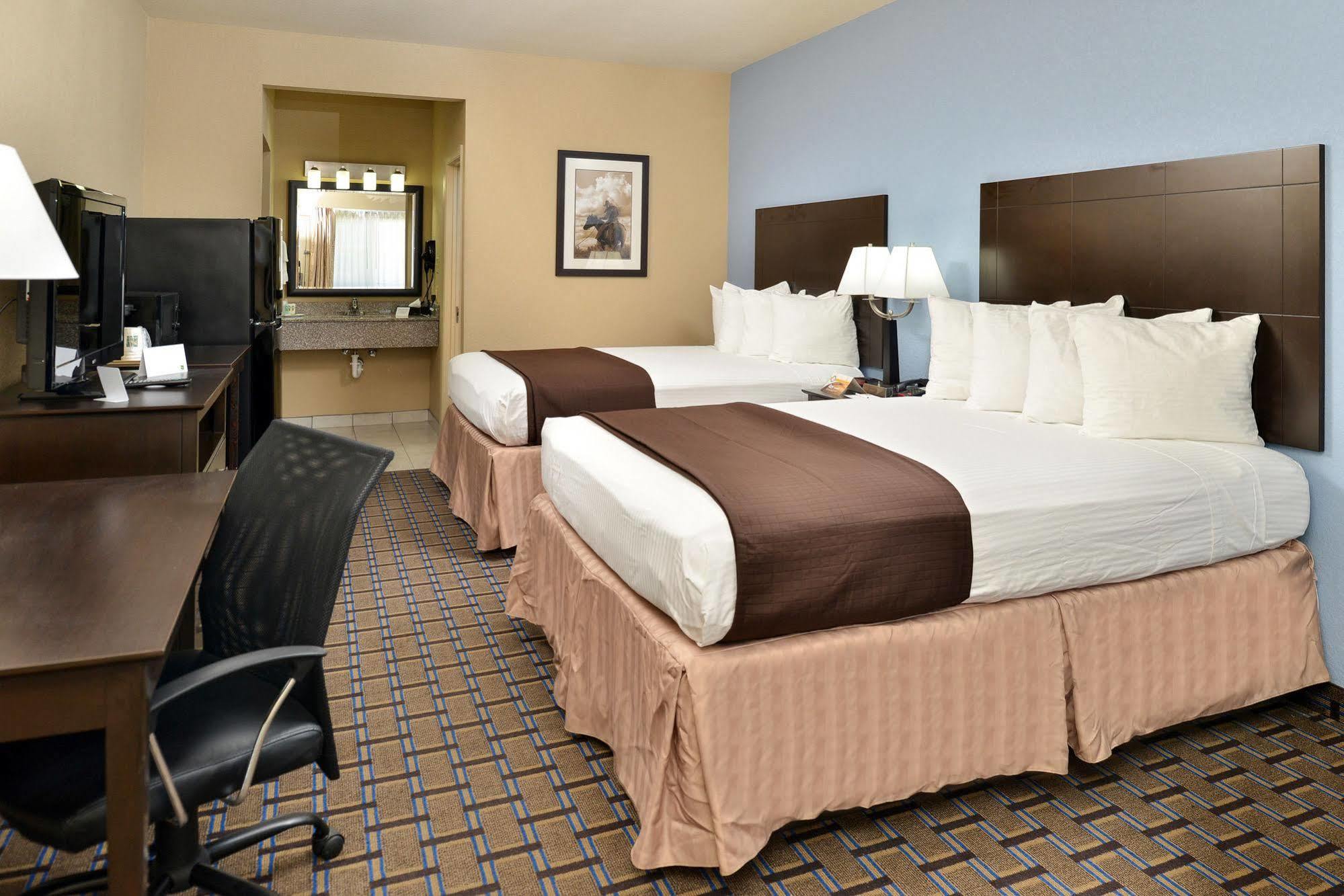 Quality Inn & Suites Carrizo Springs North エクステリア 写真